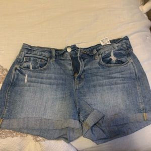 Boyfriend jean shorts